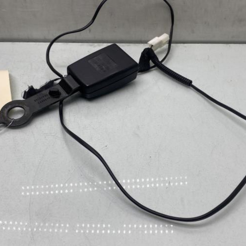 Attache ceinture arriere gauche TOYOTA VERSO Photo n°3