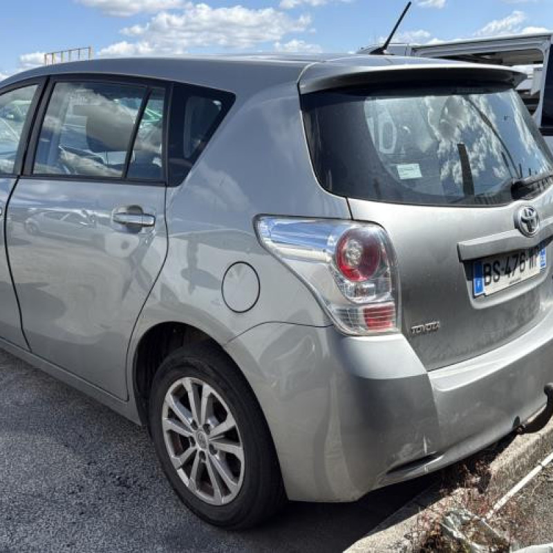 Attache ceinture arriere gauche TOYOTA VERSO Photo n°7