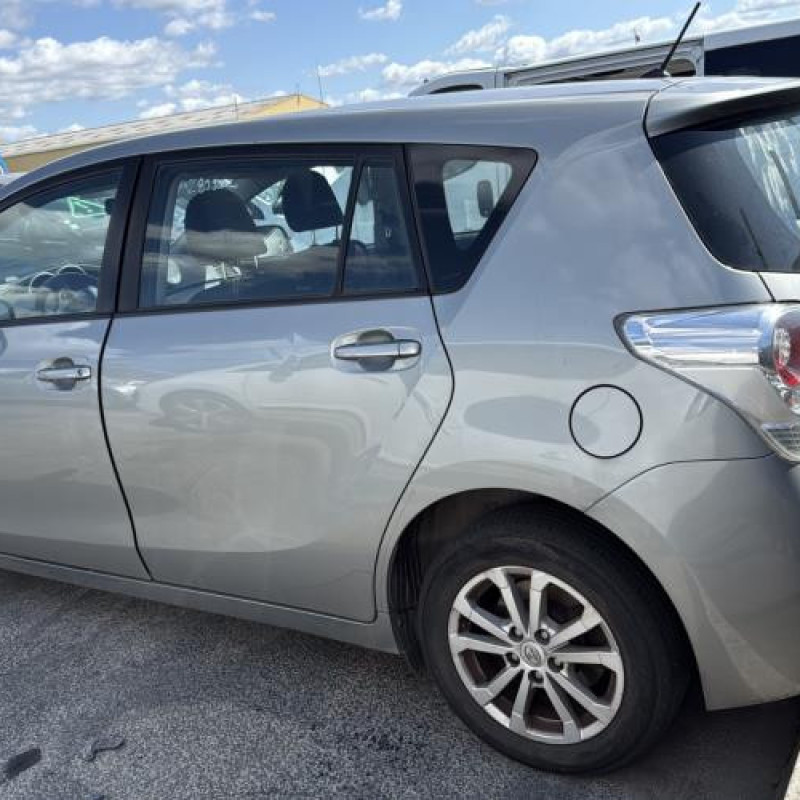 Attache ceinture arriere gauche TOYOTA VERSO Photo n°9