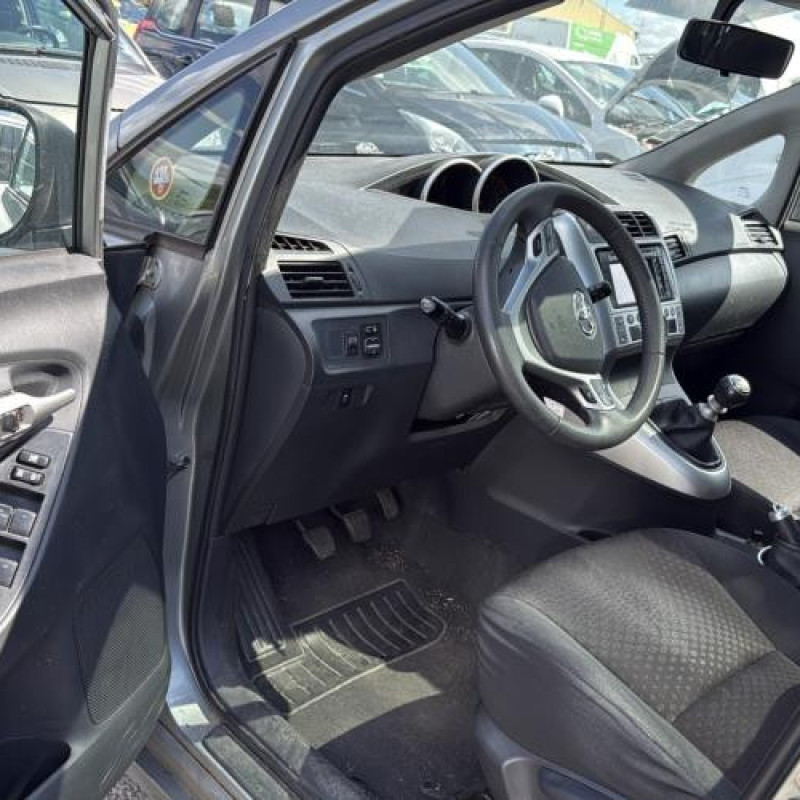 Attache ceinture arriere gauche TOYOTA VERSO Photo n°12