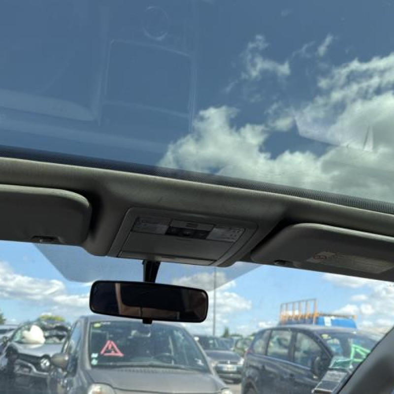 Attache ceinture arriere gauche TOYOTA VERSO Photo n°16