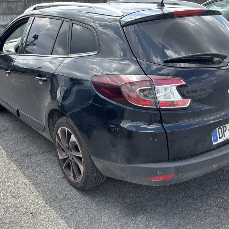 RENAULT MEGANE 3 PHASE 3 BREAK 1.6 DCI - 16V TURBO Photo n°16
