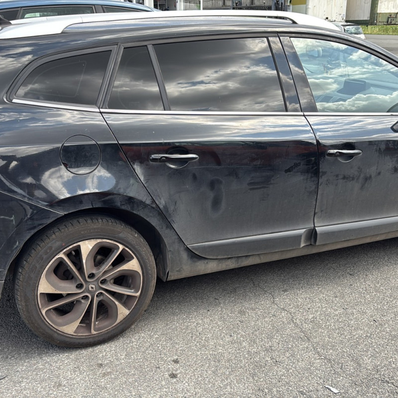 RENAULT MEGANE 3 PHASE 3 BREAK 1.6 DCI - 16V TURBO Photo n°19