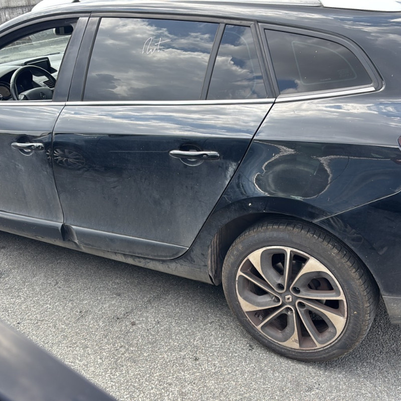 RENAULT MEGANE 3 PHASE 3 BREAK 1.6 DCI - 16V TURBO Photo n°20