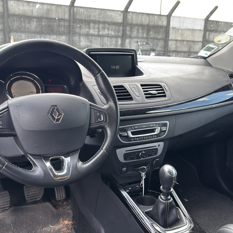 RENAULT MEGANE 3 PHASE 3 BREAK 1.6 DCI - 16V TURBO Photo n°27