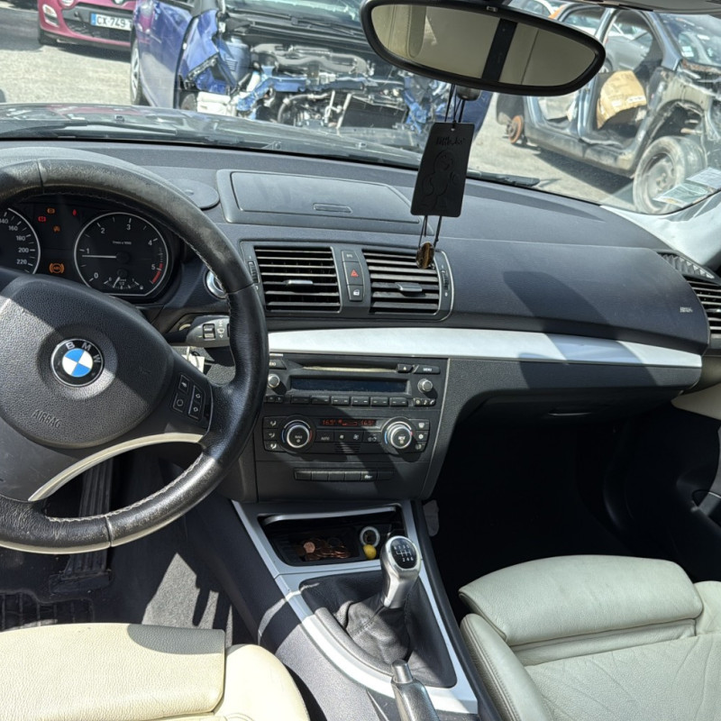 BMW SERIE 1 E87 PHASE 2 118d 2.0D - 16V TURBO Photo n°18