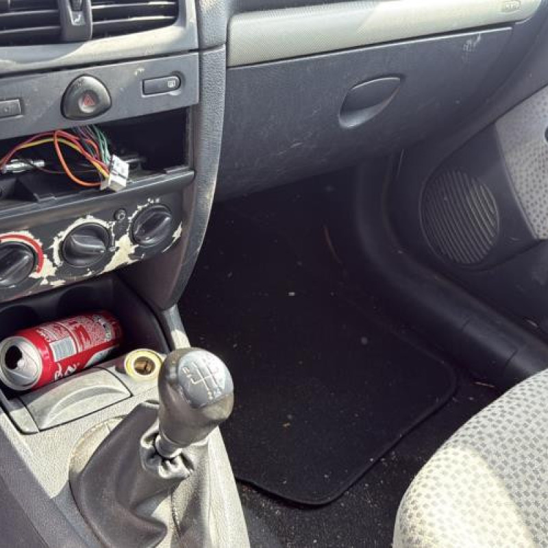 Pare choc avant RENAULT CLIO 2 Photo n°14