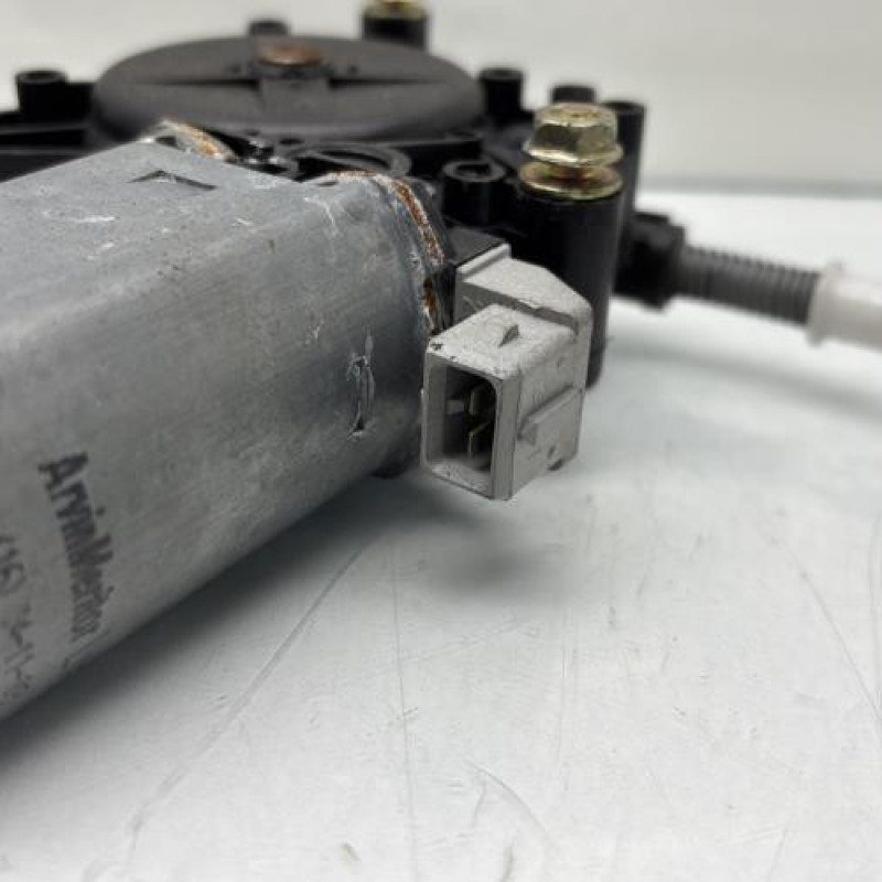 Leve vitre electrique avant gauche PEUGEOT 405 Photo n°5