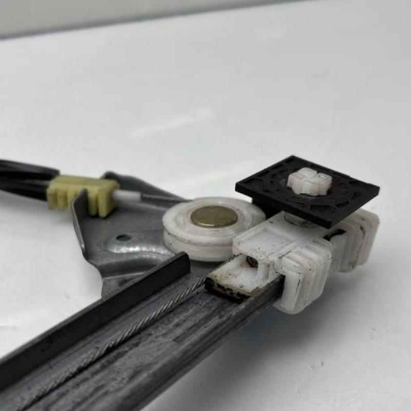 Leve vitre electrique avant gauche PEUGEOT 405 Photo n°8