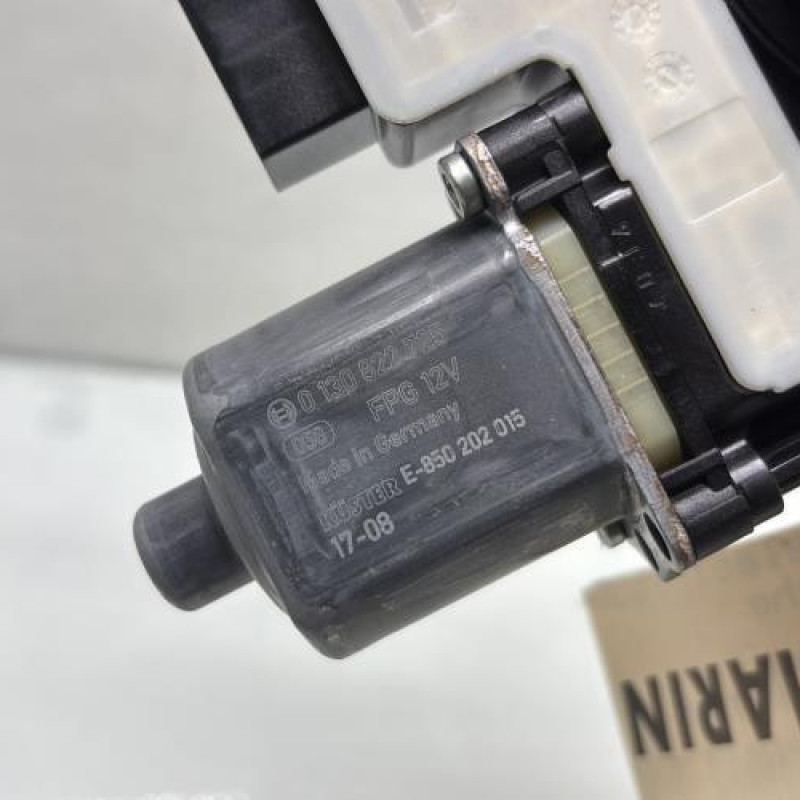 Leve vitre electrique arriere gauche VOLKSWAGEN TOURAN 3 Photo n°6