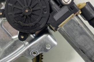Leve vitre electrique avant droit TOYOTA YARIS 1