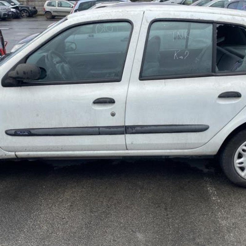 Attache ceinture arriere droit RENAULT CLIO 2 Photo n°9