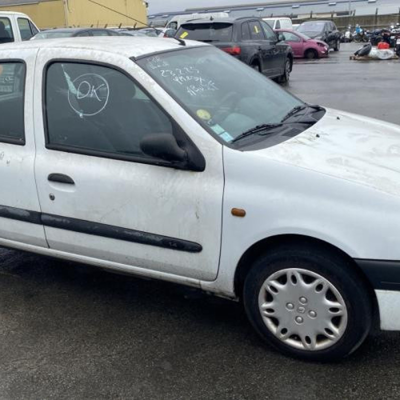 Attache ceinture arriere droit RENAULT CLIO 2 Photo n°10