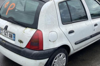 Attache ceinture arriere gauche RENAULT CLIO 2