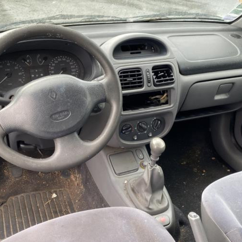 Attache ceinture arriere gauche RENAULT CLIO 2 Photo n°18