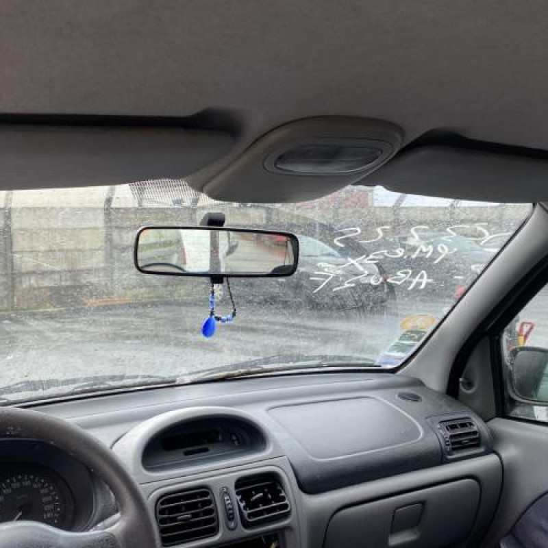Attache ceinture arriere gauche RENAULT CLIO 2 Photo n°19