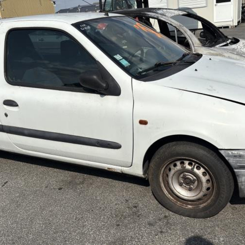 Calandre RENAULT CLIO 2 Photo n°11