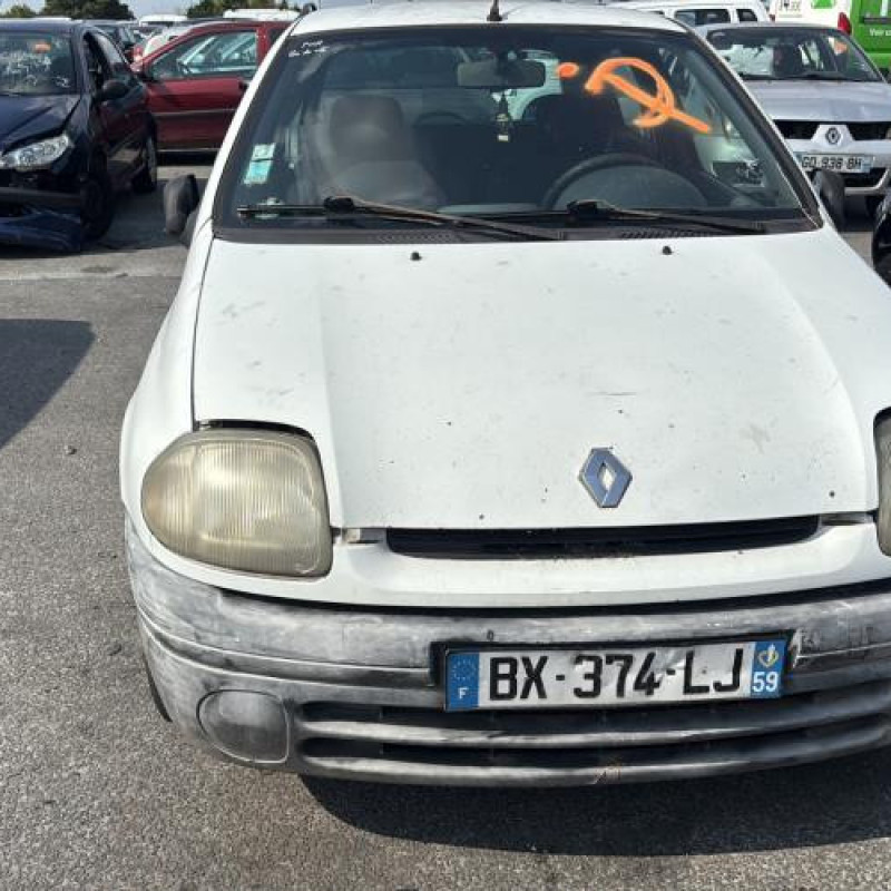 Calandre RENAULT CLIO 2 Photo n°12