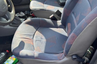 Calandre RENAULT CLIO 2