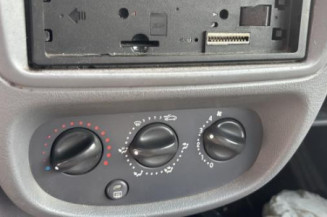 Calandre RENAULT CLIO 2