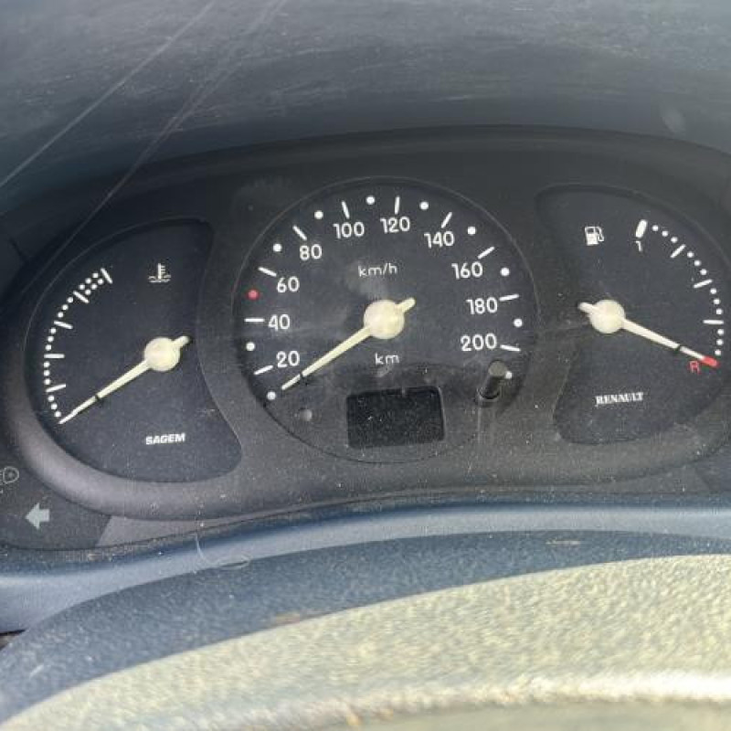 Calandre RENAULT CLIO 2 Photo n°20