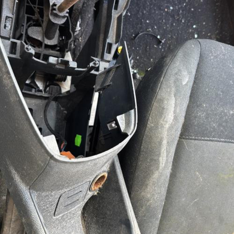 Poignee porte avant gauche FORD FIESTA 6 Photo n°19