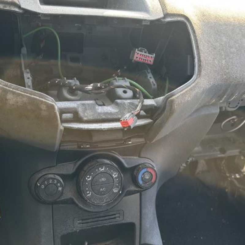 Poignee porte avant gauche FORD FIESTA 6 Photo n°20