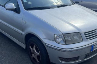 Serrure avant droit VOLKSWAGEN POLO 3