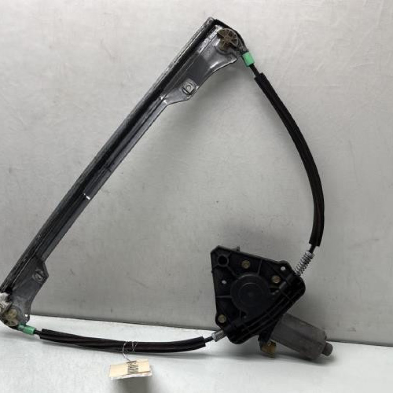 Leve vitre electrique avant gauche RENAULT CLIO 2 Photo n°1