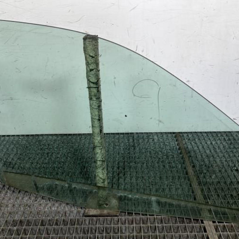 Vitre avant gauche RENAULT CLIO 2 Photo n°4