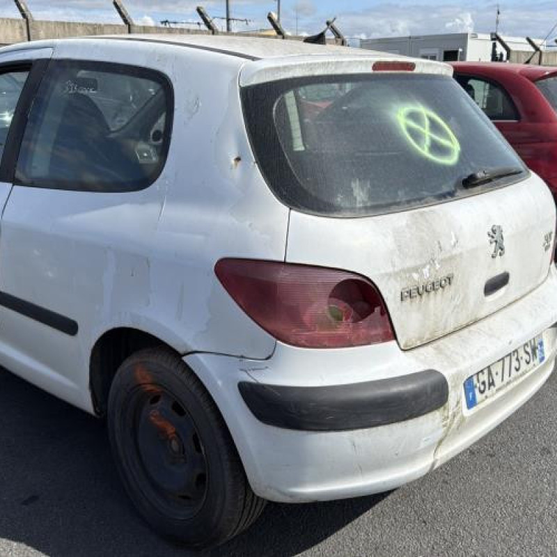 Vitre avant droit PEUGEOT 307 Photo n°8