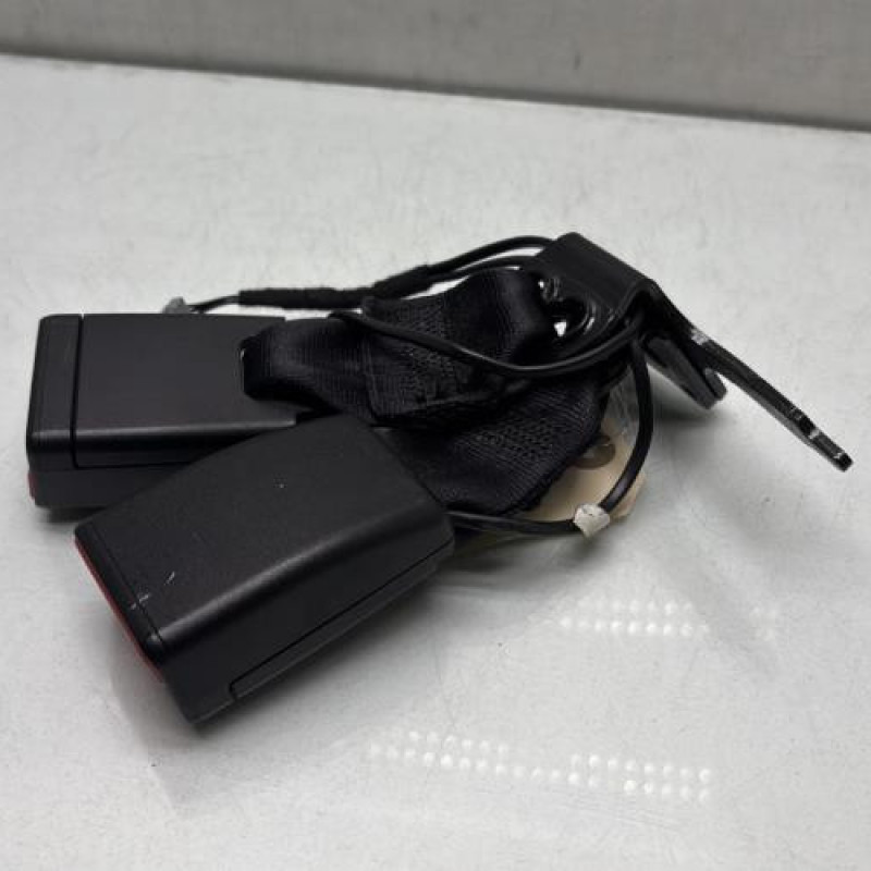 Attache ceinture arriere droit RENAULT CLIO 4 Photo n°3
