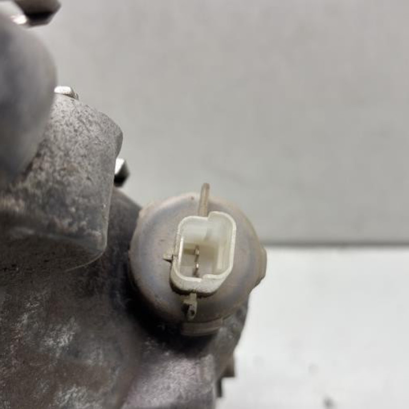 Anti brouillard arriere PEUGEOT 208 1 Photo n°3