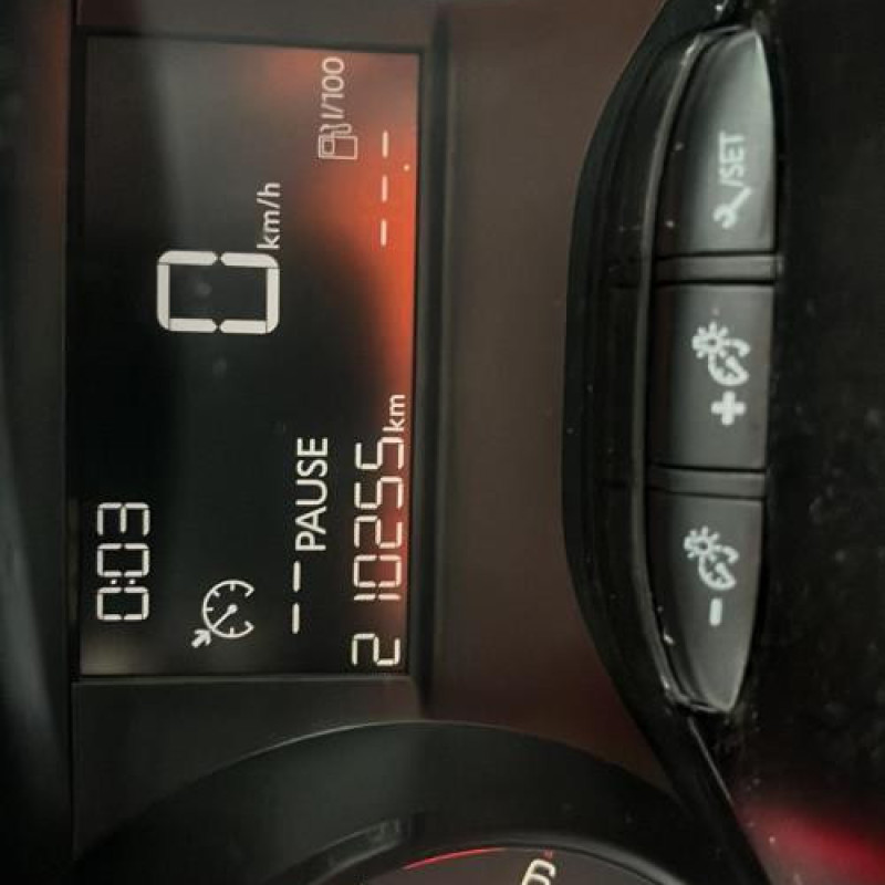 Anti brouillard arriere PEUGEOT 208 1 Photo n°10