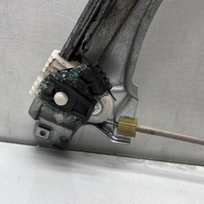 Leve vitre electrique avant gauche RENAULT CLIO 3 Photo n°3