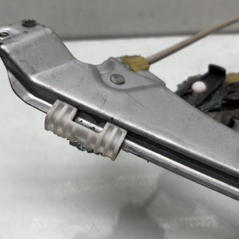 Leve vitre electrique avant gauche RENAULT CLIO 3 Photo n°6