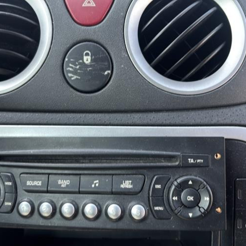 Vitre avant droit CITROEN C3 PLURIEL Photo n°15
