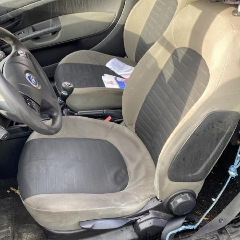 Pare choc arriere FIAT PUNTO EVO 3 Photo n°16