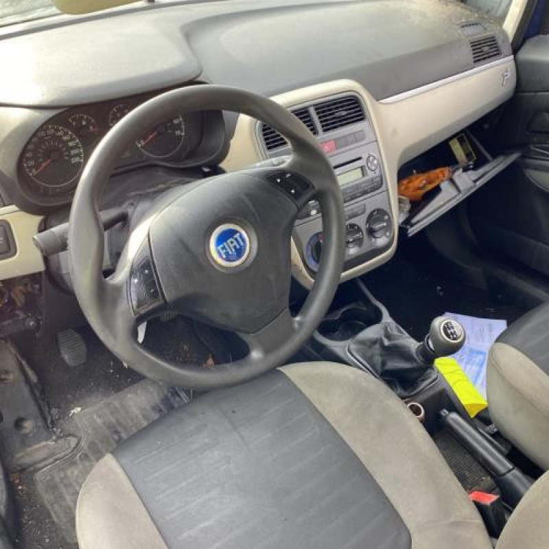 Pare choc arriere FIAT PUNTO EVO 3 Photo n°18