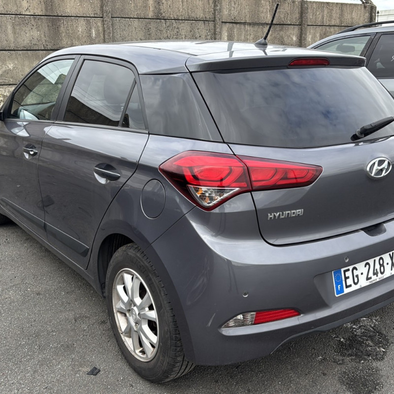 HYUNDAI I 20 2 PHASE 1 1.2i - 16V Photo n°4