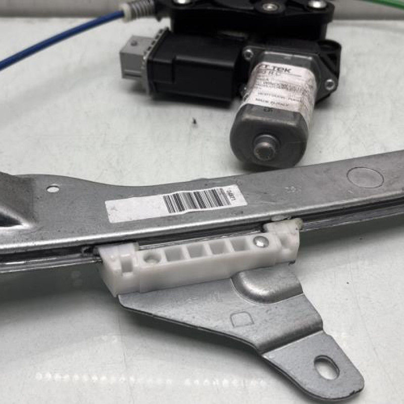 Leve vitre electrique avant droit OPEL CORSA D Photo n°6