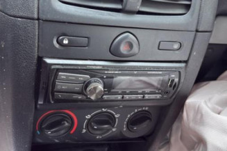 Vitre avant gauche RENAULT CLIO 2 CAMPUS