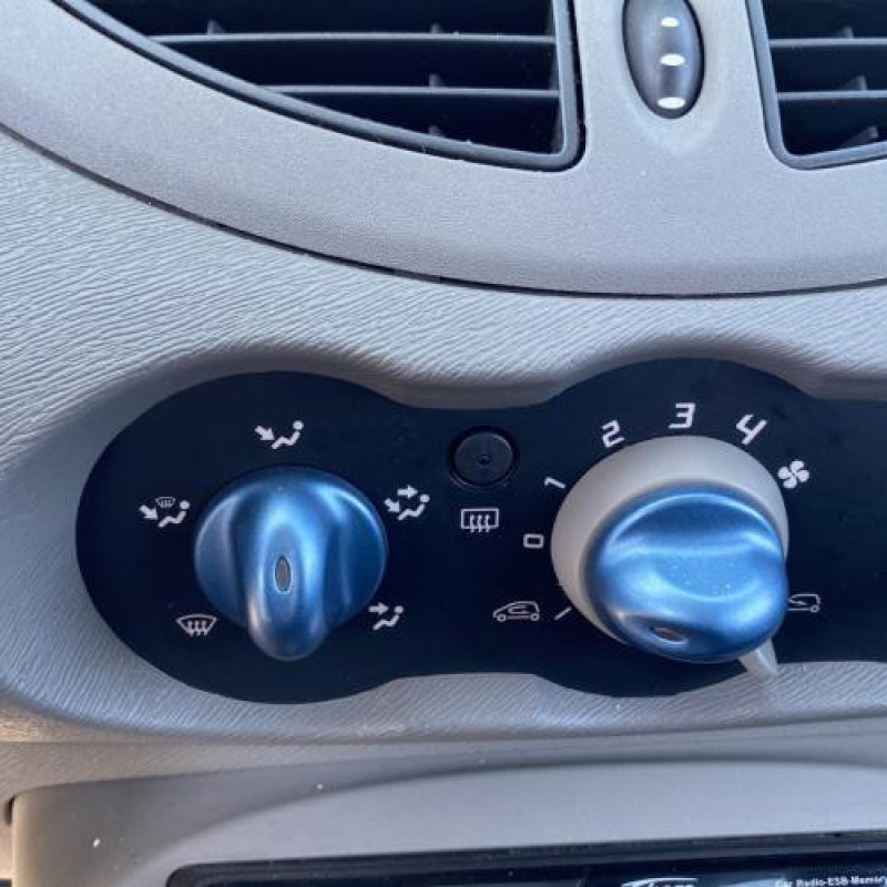 Pretensionneur de ceinture avant droit RENAULT TWINGO 2 Photo n°20