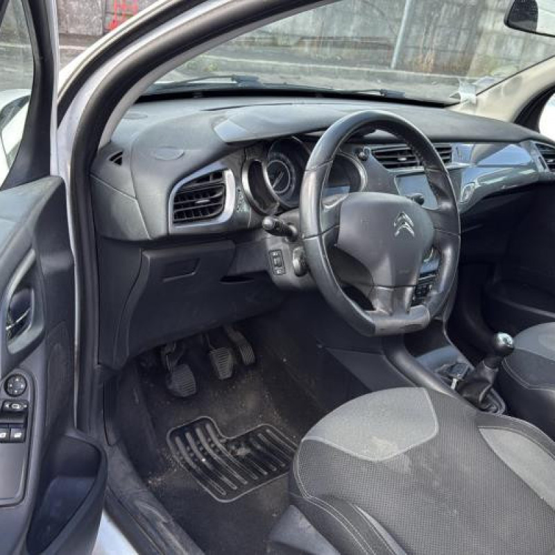 Pare choc arriere CITROEN C3 2 Photo n°16