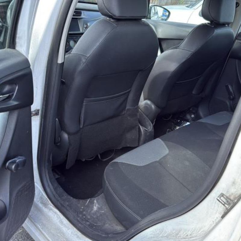 Pare choc arriere CITROEN C3 2 Photo n°17