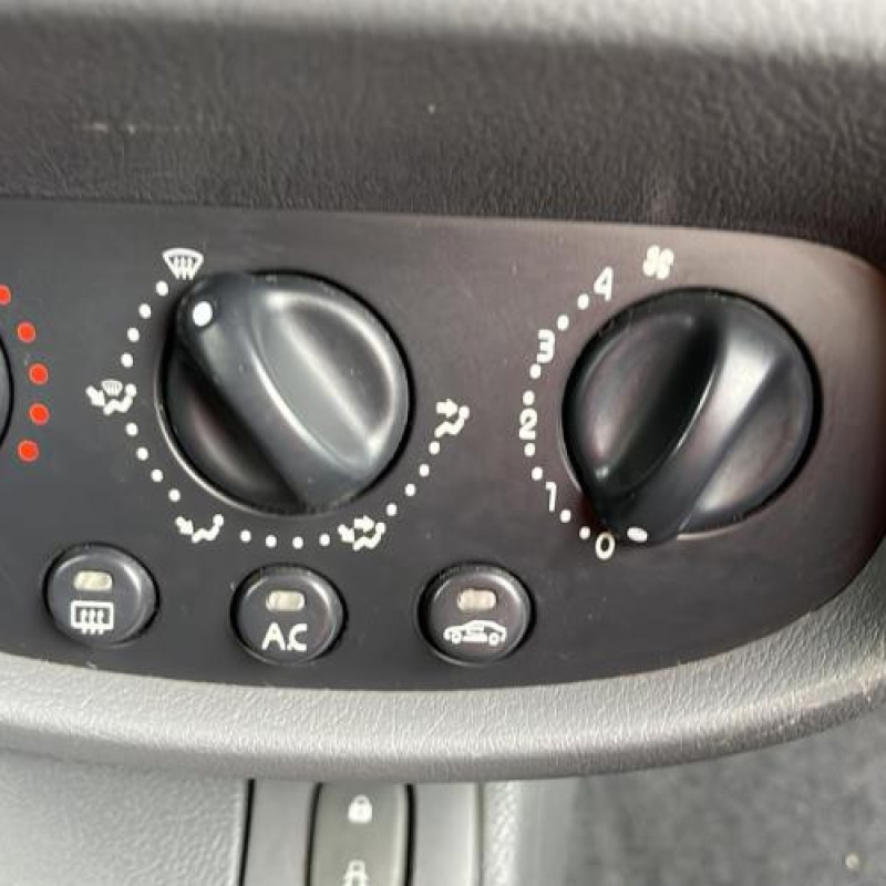 Leve vitre electrique avant droit RENAULT CLIO 2 Photo n°10