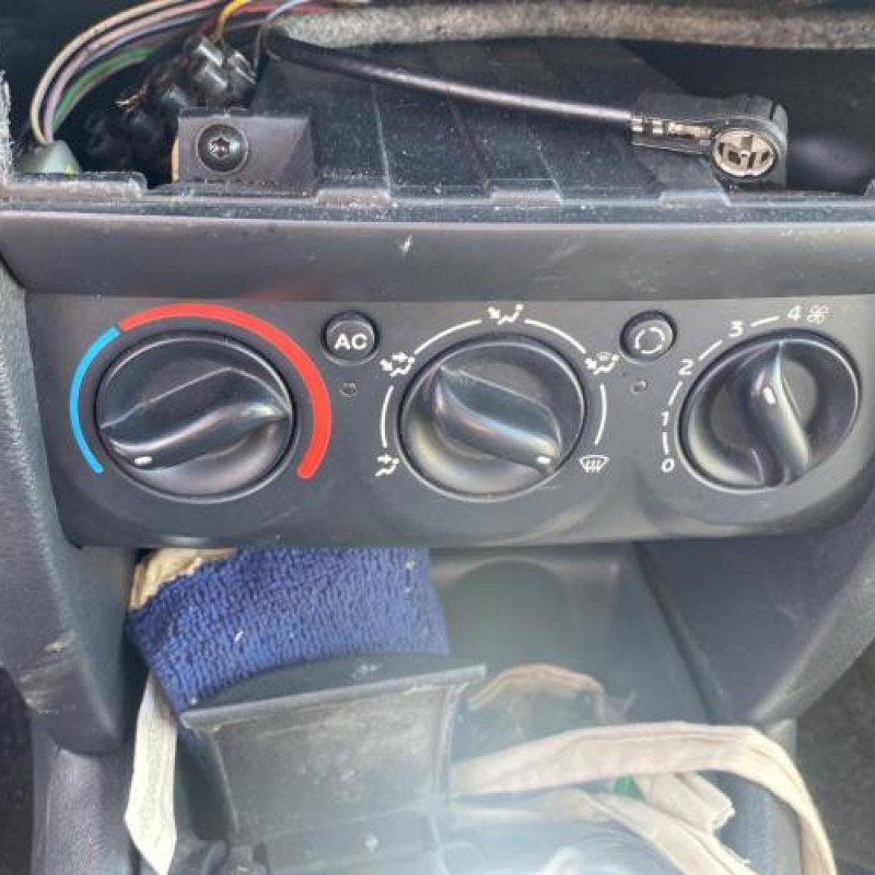 Custode arriere droit RENAULT CLIO 2 Photo n°20