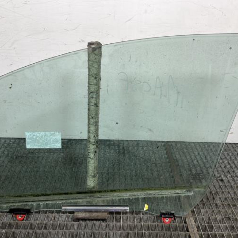 Vitre avant droit TOYOTA YARIS 3 Photo n°4