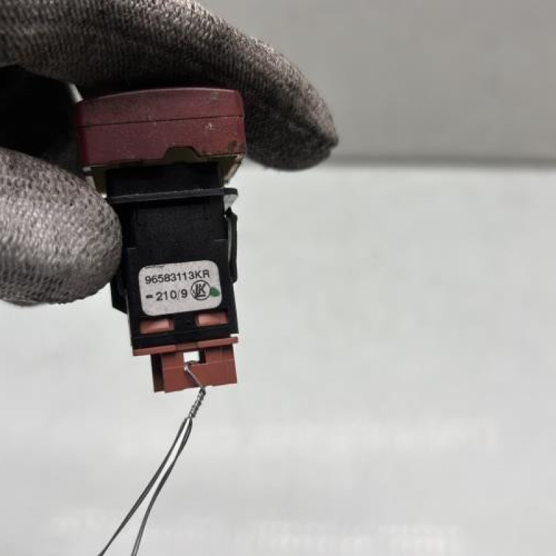 Bouton de warning PEUGEOT PARTNER 2 Photo n°4
