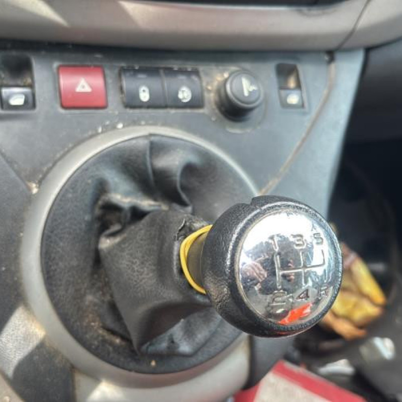 Bouton de warning PEUGEOT PARTNER 2 Photo n°19